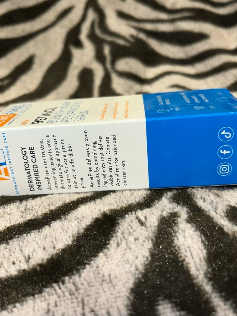 Retinol Blemish Clear Serum by – Blue Packaging